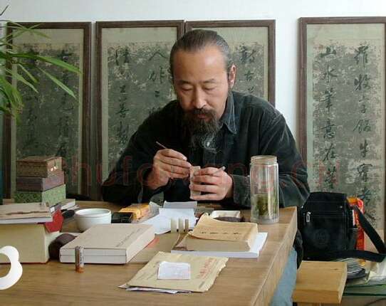 当代篆刻家(梁宏伟)人物介绍及篆刻作品欣赏